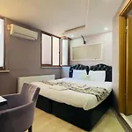 Szálloda Mitra Downtown 3*